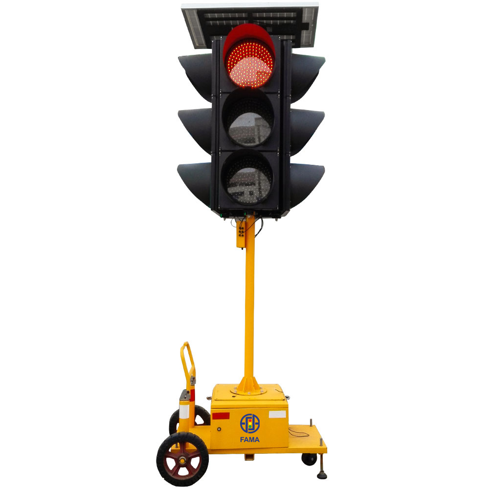 إشارة مرور متنقلة متكاملة تعمل بالطاقة الشمسية