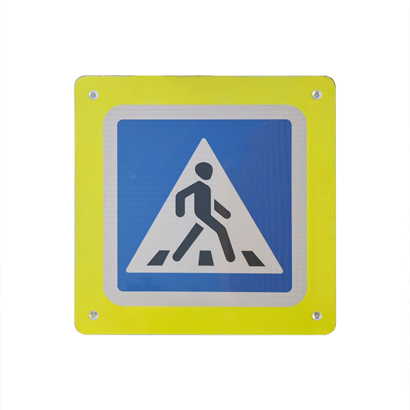 إشارات عبور المشاة المضيئة داخلياً