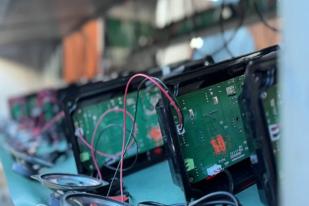 إشارات المشاة المسموعة من FAMA المزودة بغلاف بلاستيكي تصل إلى أكثر من 7500 وحدة مباعة في نوفمبر، وتم نشرها في أكثر من 1000 تقاطع إشارات المشاة المسموعة من FAMA المزودة بغلاف بلاستيكي تصل إلى أكثر من 7500 وحدة مباعة في نوفمبر، وتم نشرها في أكثر من 1000 تقاطع